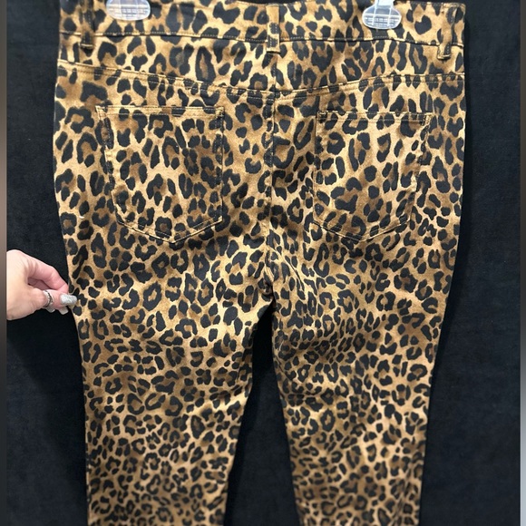 Jones New York Jeans Leopard Print stretch pant Size 10, 98% Cotton 2% Elastane - Picture 4 of 9